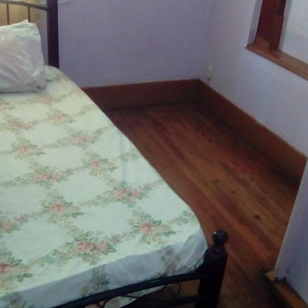 Robert'S Guest House Port of Spain 外观 照片