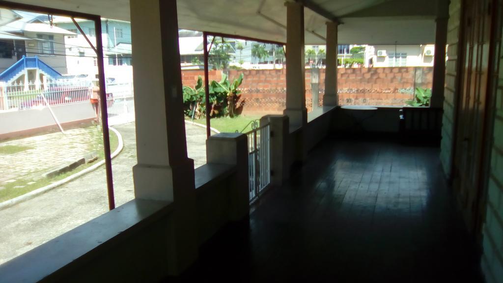 Robert'S Guest House Port of Spain 外观 照片